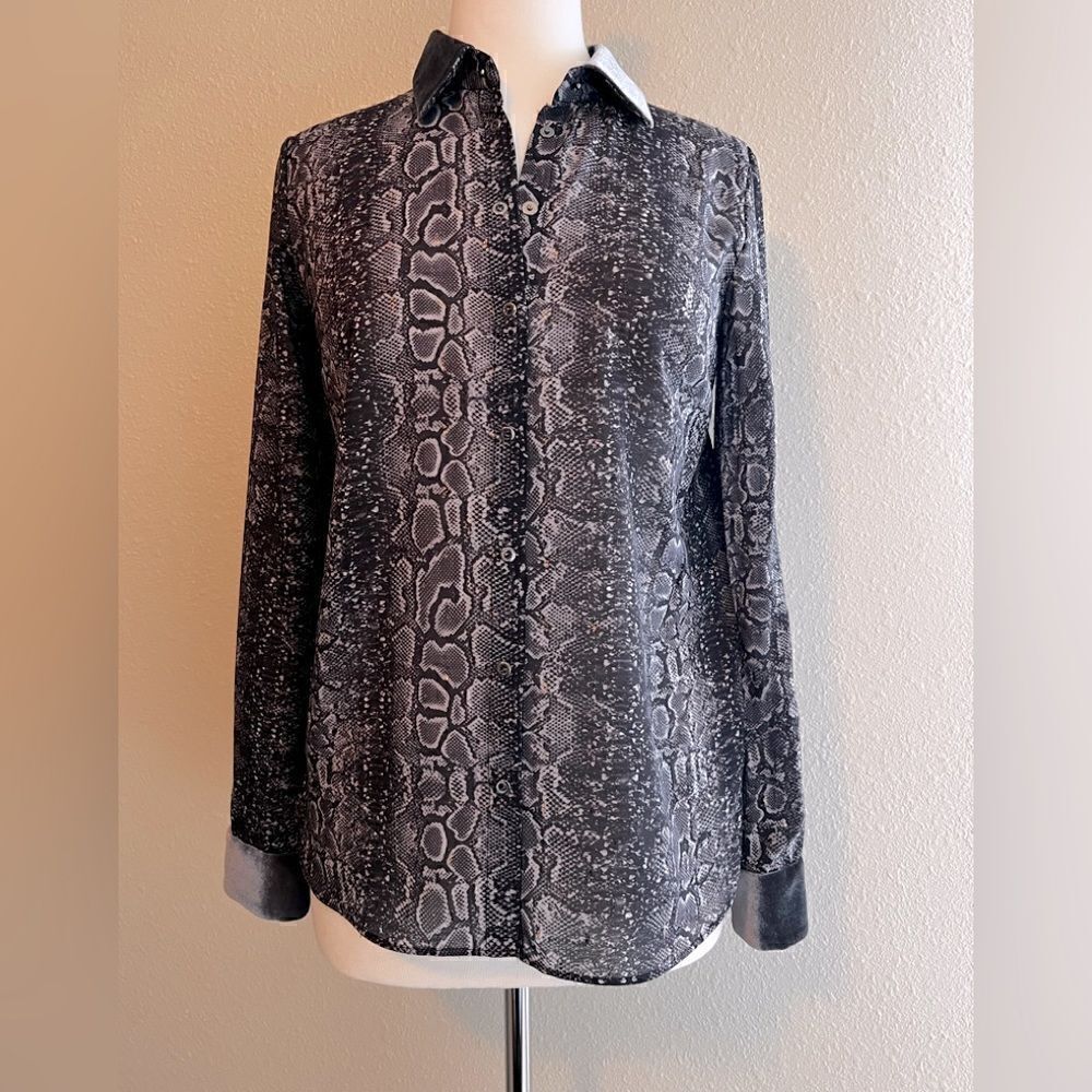 NWT Tahari Josella gray Snake print button down blouse